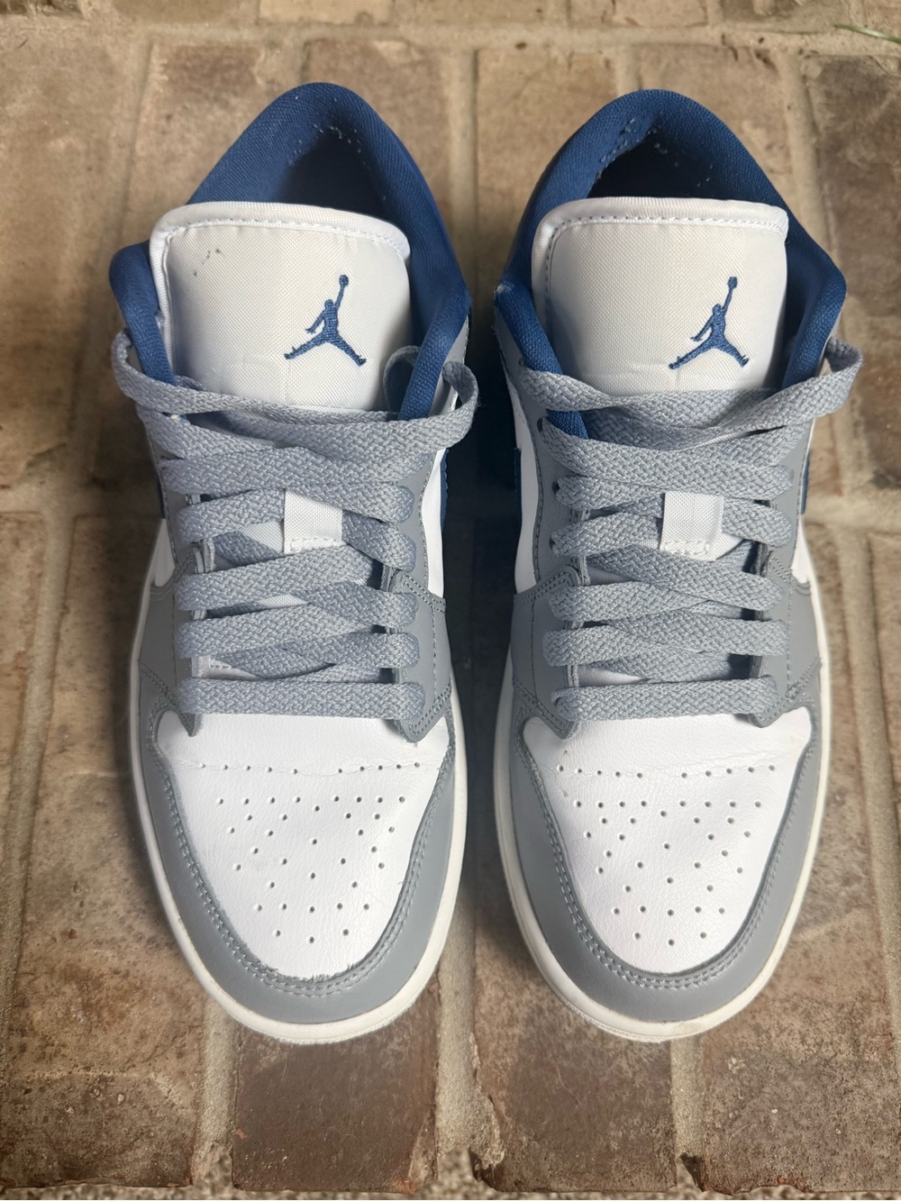 Jordan Low-Top Sneakers in White, Gray and Blue